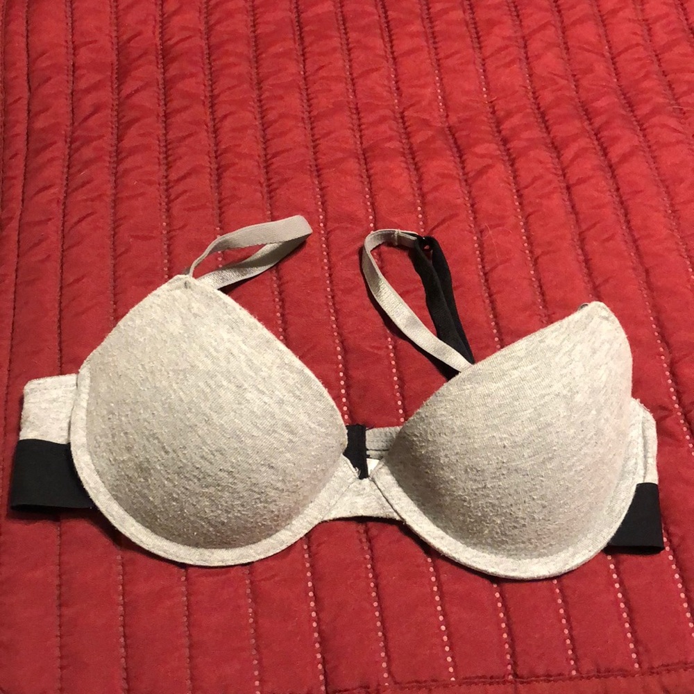 Two-tone push-up bra